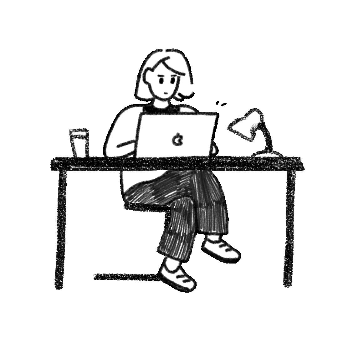 Девушка работает за компьютером